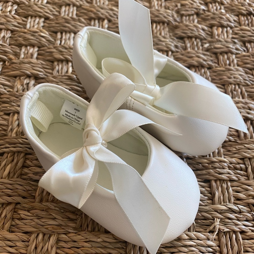 Size 1 Ivory Crib Shoes by First Impressions